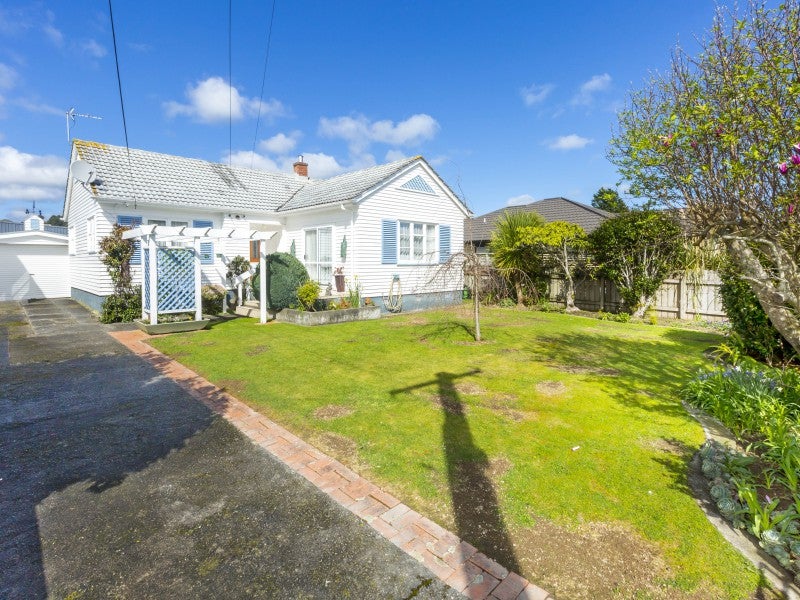 10 Savage Crescent, Upper Hutt Central, Upper Hutt - Carousel 2