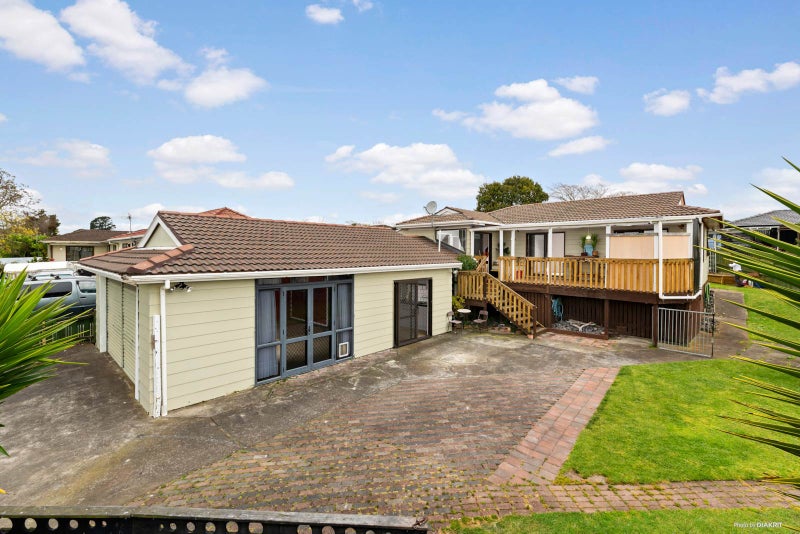 18 Blackgate Place, Weymouth, Auckland - Carousel 1