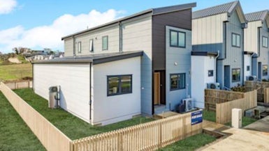 49 Otuwairoa Esplanade, Opaheke, Papakura - Carousel 1