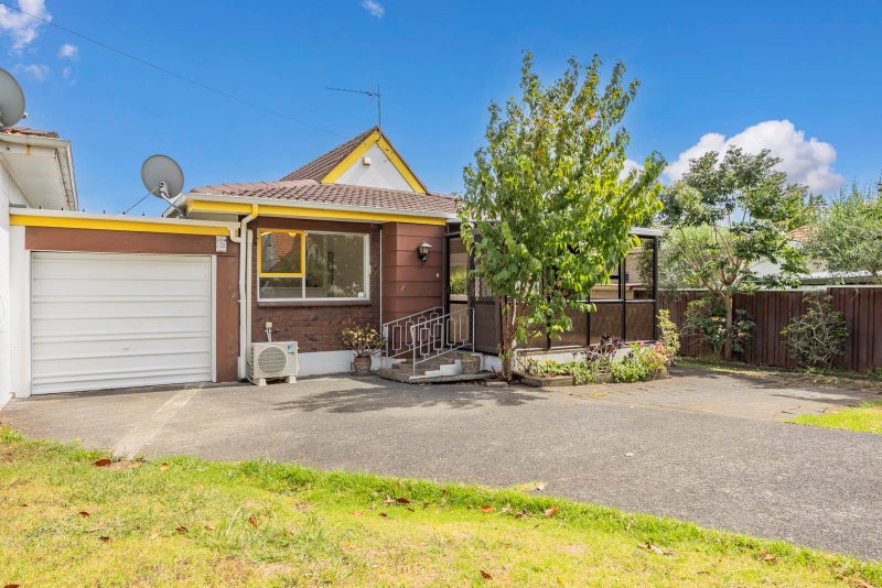 2/117 Shakespeare Road, Milford, Auckland - Carousel 1