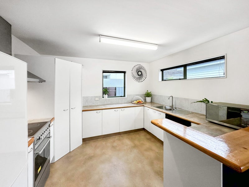 2 Arran Crescent, Woolston, Christchurch - Carousel 2