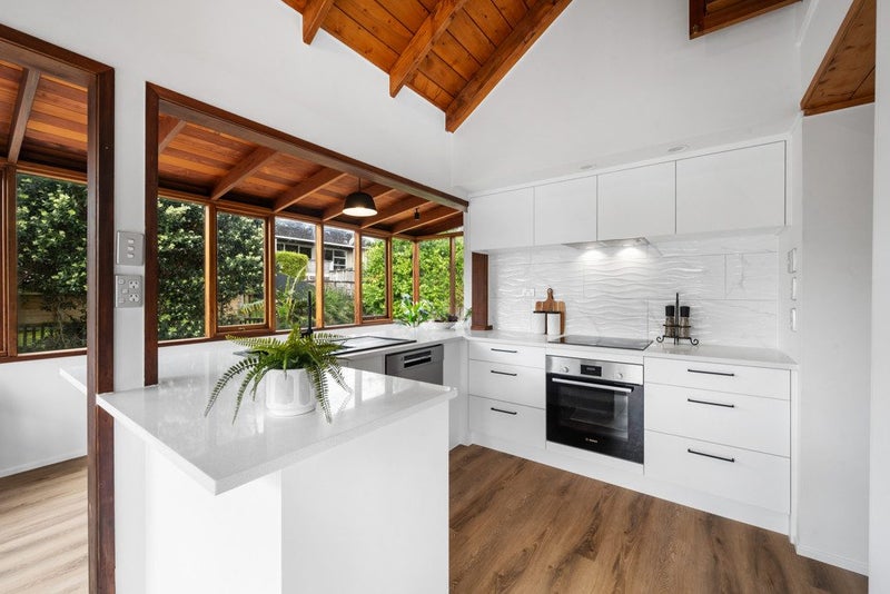 39B Clovelly Road, Bucklands Beach, Auckland - Carousel 1