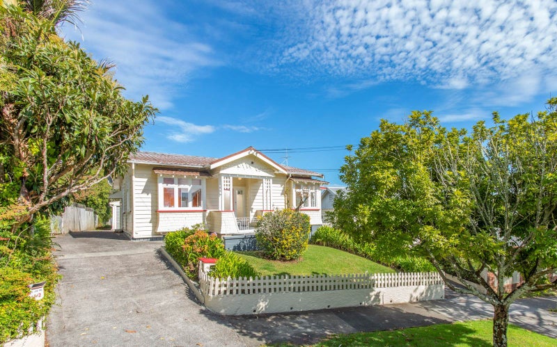 12 Warwick Street, Morningside, Auckland - Carousel 1