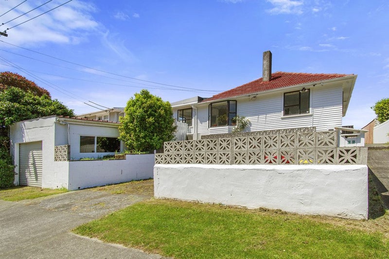 22 Franklyn Road, Tawa, Wellington - Carousel 1