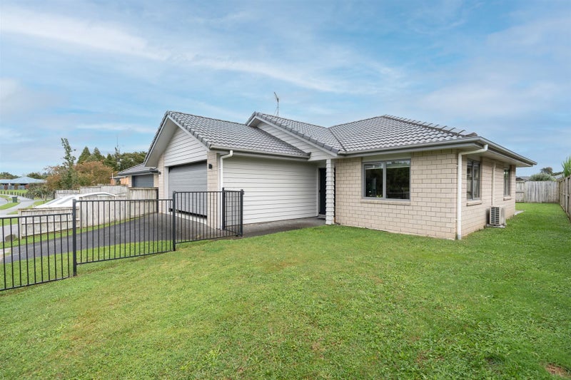 87 Barrington Drive, Huntington, Hamilton - Carousel 1