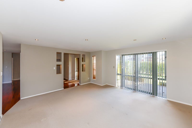 76 Medallion Drive, Oteha, Auckland - Carousel 2