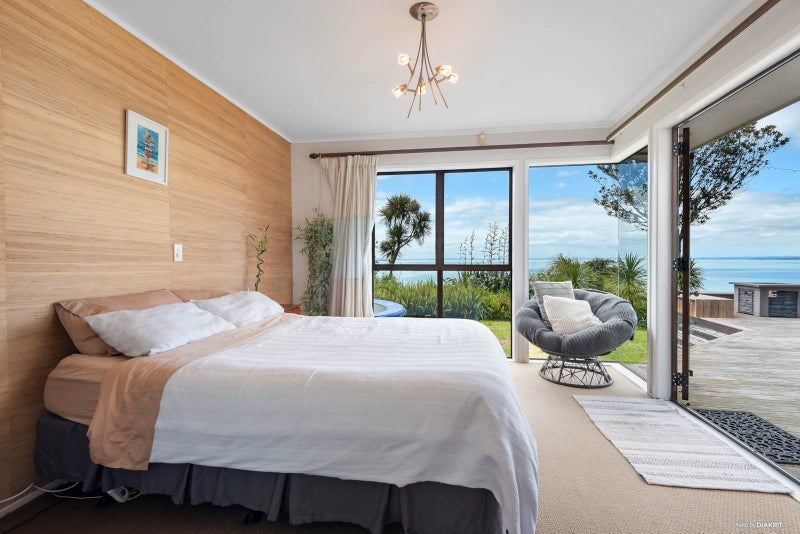 98 Cliff View Drive, Green Bay, Auckland - Carousel 1