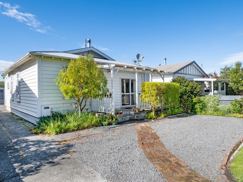 915 Willowpark Road North, Mayfair, Hastings - Carousel 1