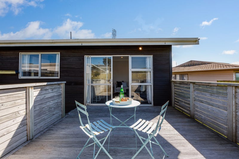 2A Colchester Crescent, Newlands, Wellington - Carousel 1