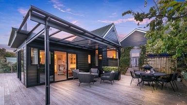 815 East Coast Road, Northcross, Auckland - Carousel 1