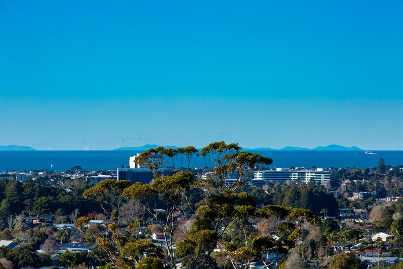 6 Pupuke Road, Hillcrest, Auckland - Carousel 2