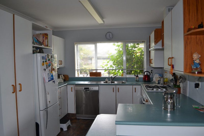 33 Abby Road, Fitzherbert, Palmerston North - Carousel 2