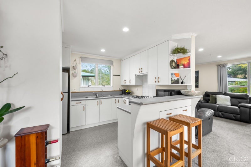 4 Speargrass Grove, Timberlea, Upper Hutt - Carousel 2