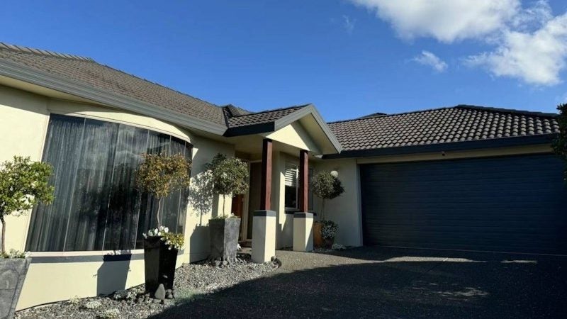 33 Moyrus Crescent, East Tamaki Heights, Auckland - Carousel 1