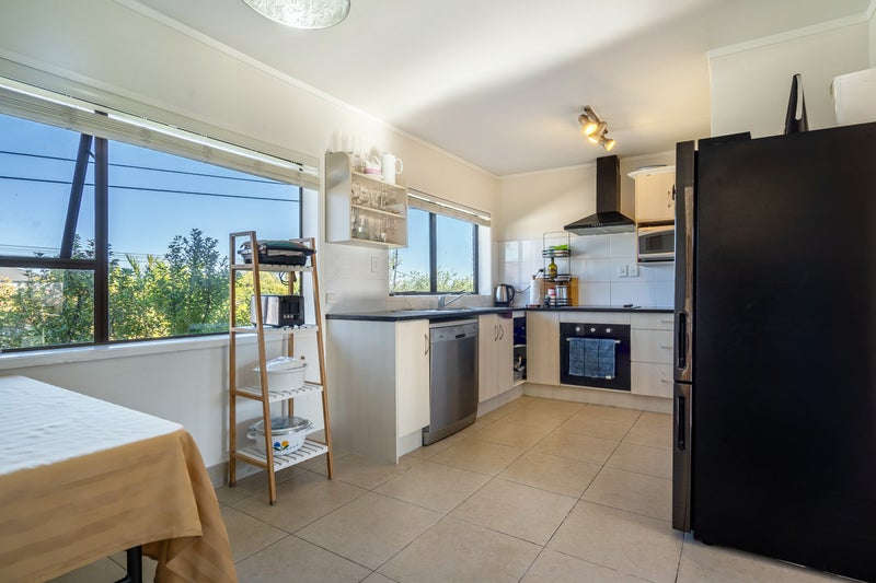 2/7 Eversleigh Road, Belmont, Auckland - Carousel 2