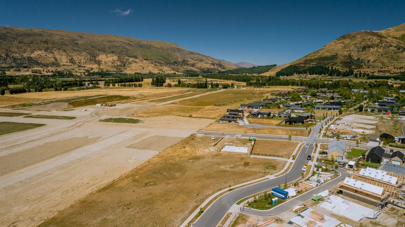 8 Marjon Drive, WANAKA - Carousel 6