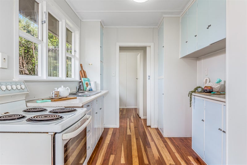 12 Main Road, TITAHI BAY, PORIRUA - Carousel 2