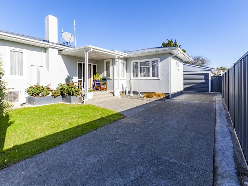 205 Tudor Avenue, Mayfair, Hastings - Carousel 1