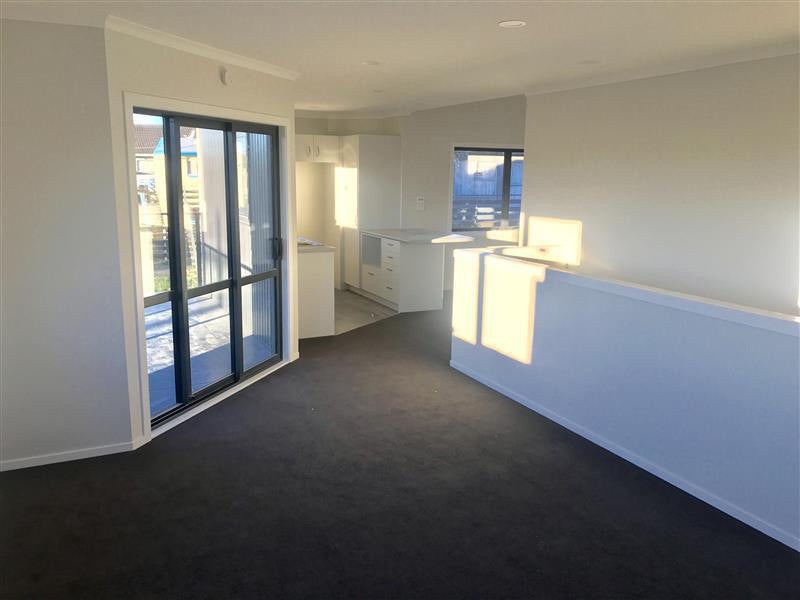 1/8 Coates Street, Hamilton East, Hamilton - Carousel 2