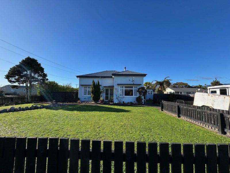 47 Peel Street, Westport, Westport - Carousel 1