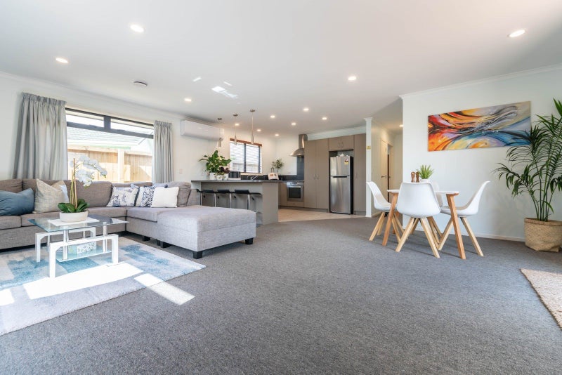 31A MacDonald Road, Glenview, Hamilton - Carousel 1