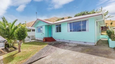 112 Arahura Crescent, Waitangirua, Porirua - Carousel 1