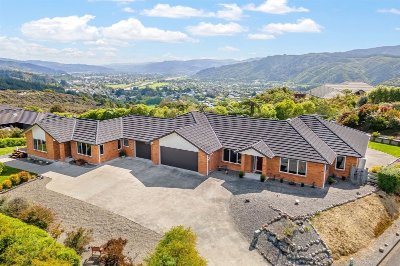1 Valley View Way, Timberlea, Upper Hutt - Carousel 2