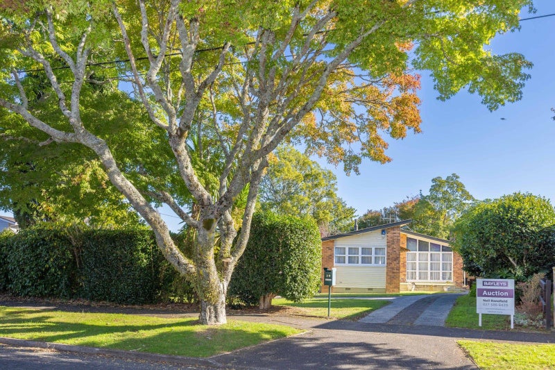 39 Queenwood Avenue, Queenwood, Hamilton - Carousel 1