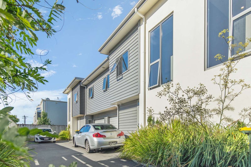 3/144 Old Farm Road, Hamilton East, Hamilton - Carousel 1