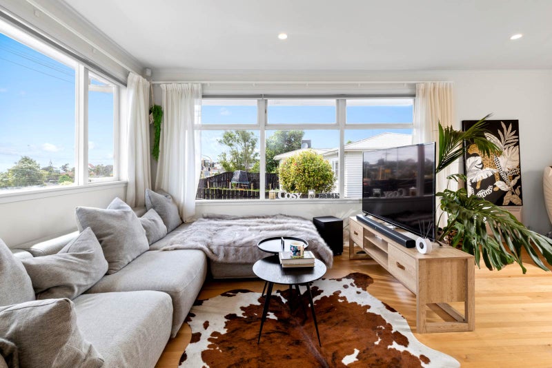 1/694 East Coast Road, Pinehill, Auckland - Carousel 2