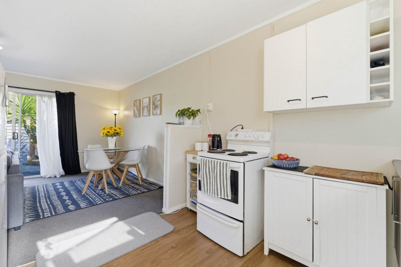 2/15 Phoenix Place, Papatoetoe, Auckland - Carousel 2