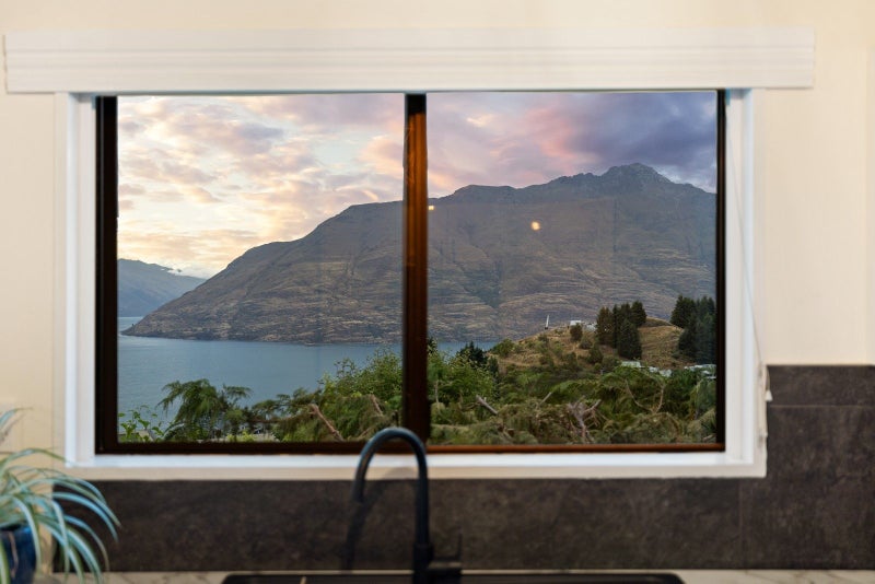4B Caples Place, Fernhill, Queenstown - Carousel 39