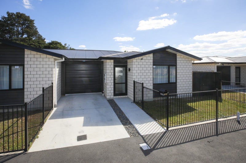 2/17 Walter Street, Fairfield, Hamilton - Carousel 1