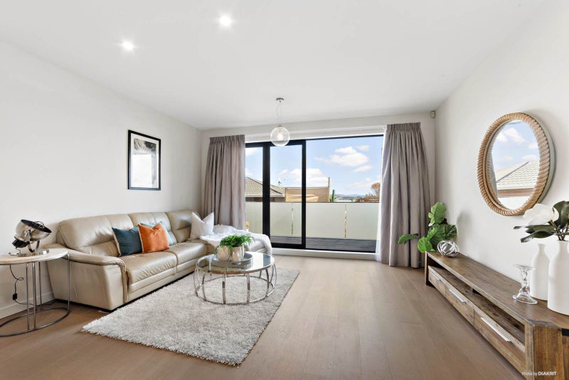 67D Lake Road, Devonport, Auckland - Carousel 2