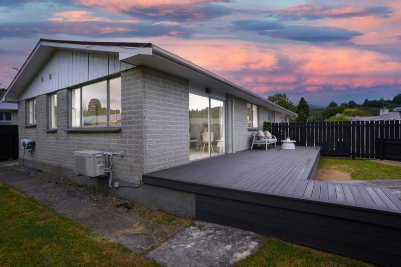 5A Sequoia Place, Maoribank, Upper Hutt - Carousel 2