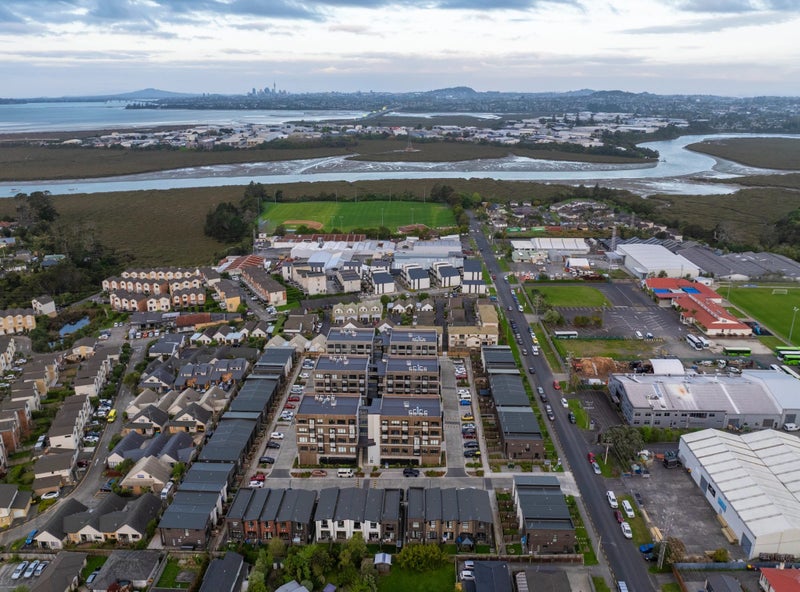 202/3 Rauemi Way, Te Atatū South, Auckland - Carousel 17