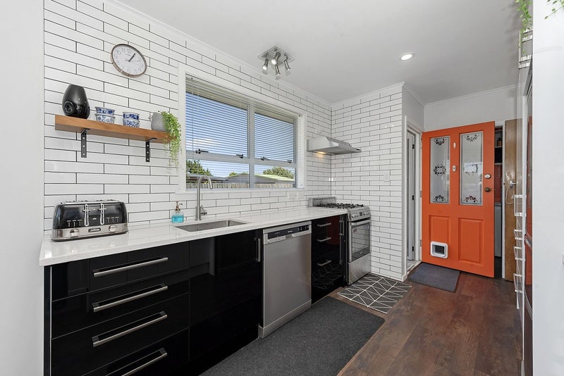 8 Cricket Place, Melville, Hamilton - Carousel 1