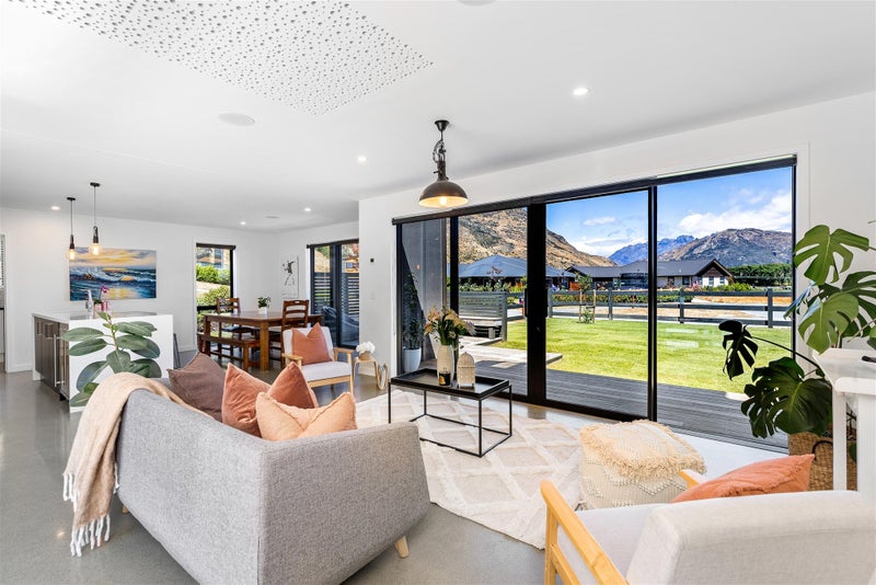 19 Sandford Terrace, Lower Shotover, Queenstown - Carousel 1