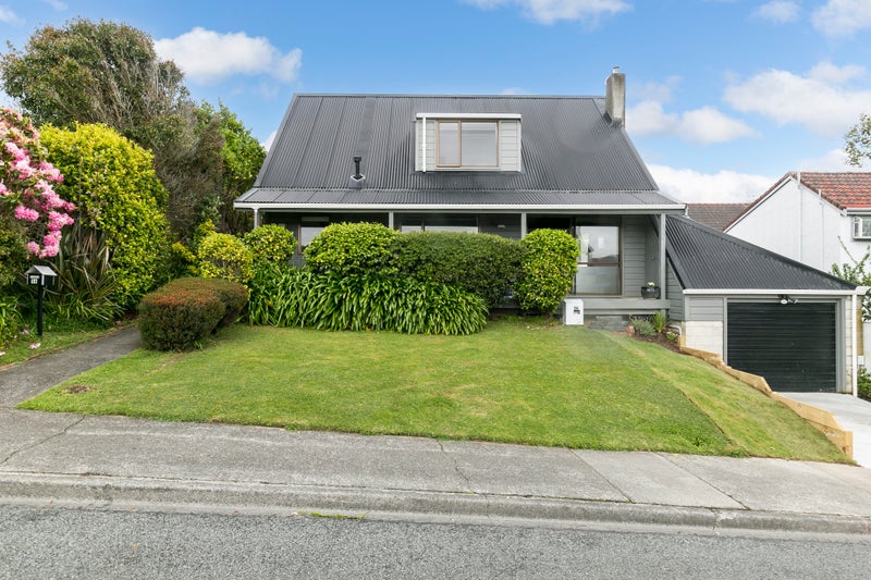 16 Abilene Crescent, Churton Park, Wellington - Carousel 1