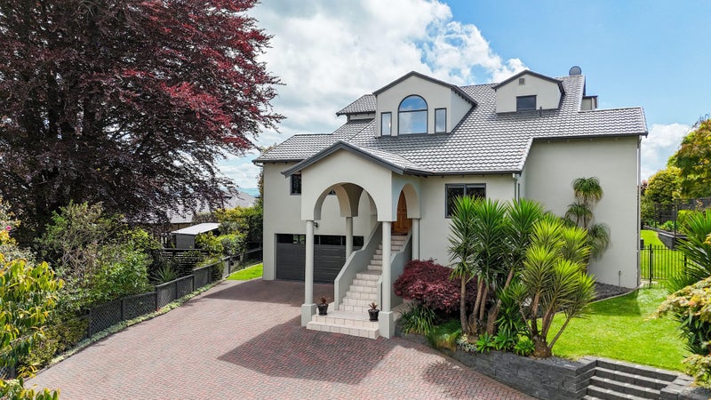 4 Tupara Crescent, Kawaha Point, Rotorua - Carousel 1