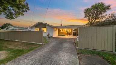 6 Cruickshank Road, Clouston Park, Upper Hutt - Carousel 1