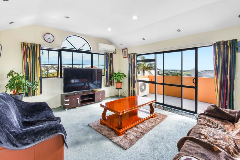13 Sesame Grove, Goodwood Heights, Auckland - Carousel 2