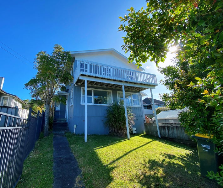 1/28 Rangitoto Terrace, Milford, Auckland - Carousel 1