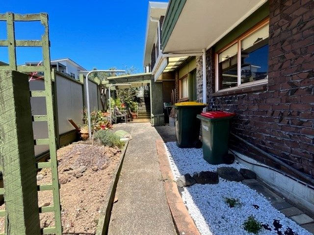 9 Tromie Place, Highland Park, Auckland - Carousel 24