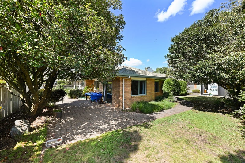 33 Diomede Glade, Flagstaff, Hamilton - Carousel 2