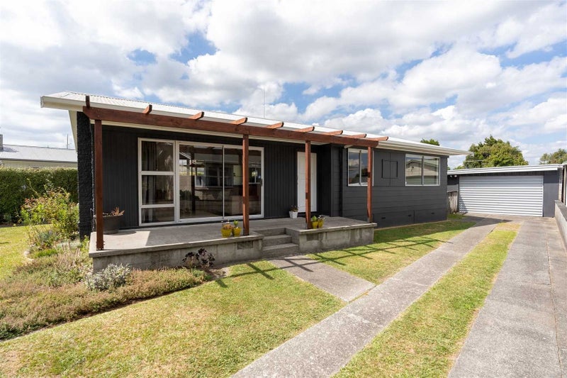 16 Sadler Street, Fairview Downs, Hamilton - Carousel 1