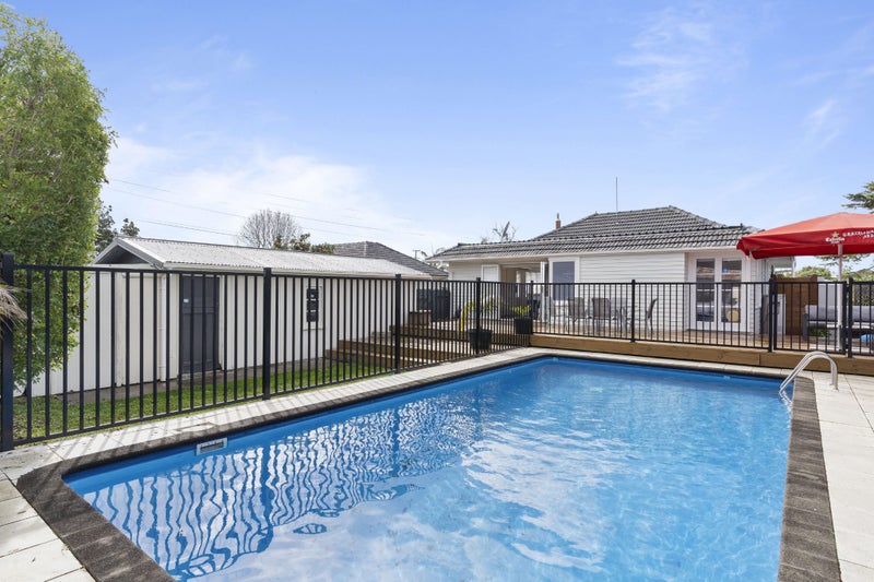 61 Beach Road, Te Atatu Peninsula, Auckland - Carousel 2