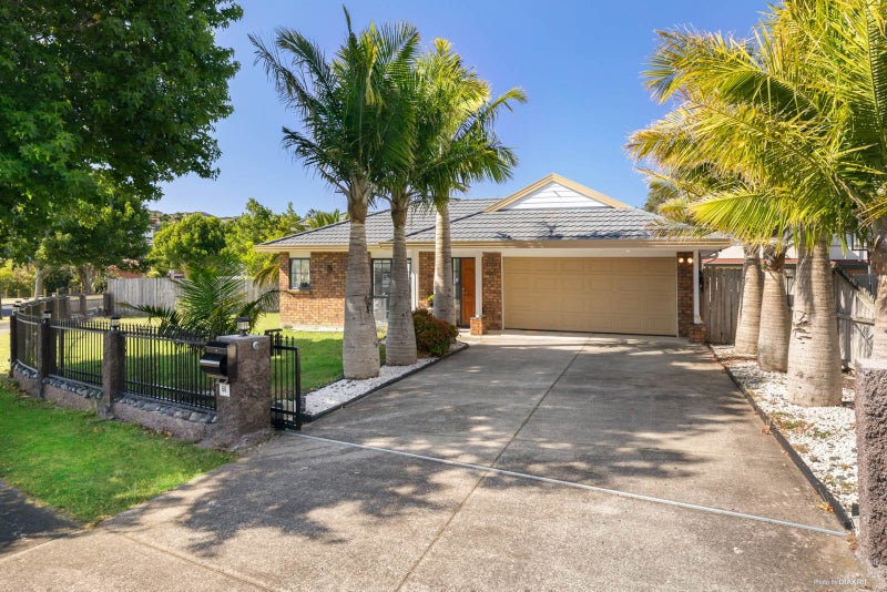 66 De Havilland Drive, Goodwood Heights, Auckland - Carousel 1