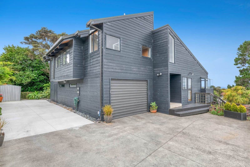 923 East Coast Road, Northcross, Auckland - Carousel 1