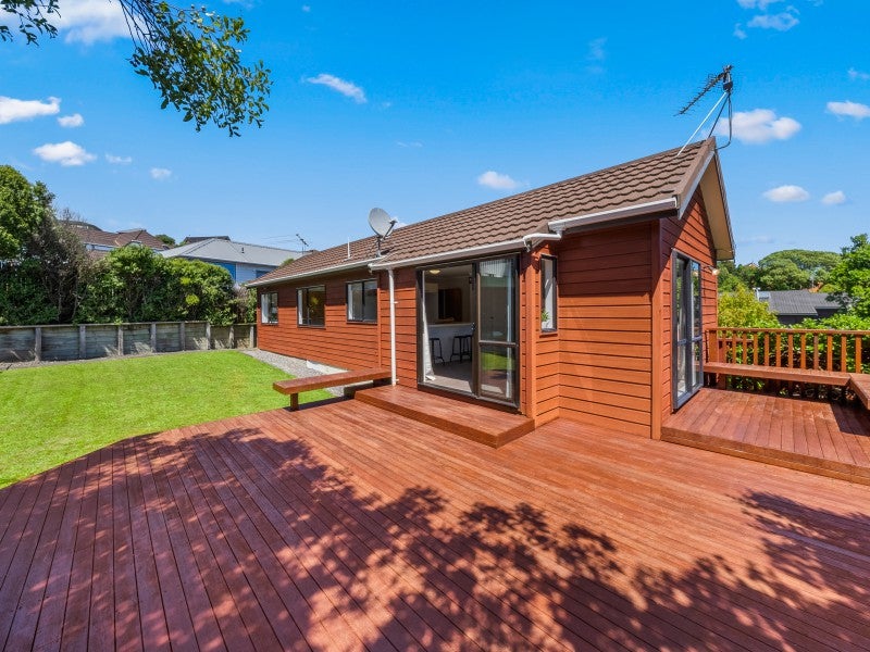 13 Kinnel Grove, Papakowhai, Porirua - Carousel 1